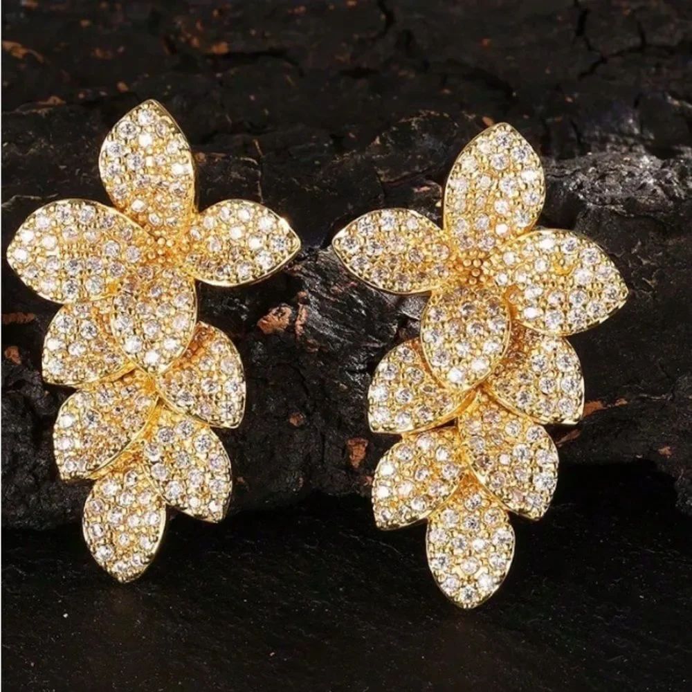 Diamond Floral Earrings Q495